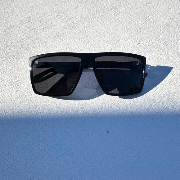 Neven Tropical Detail Sunglasses - Picture 4 of 5